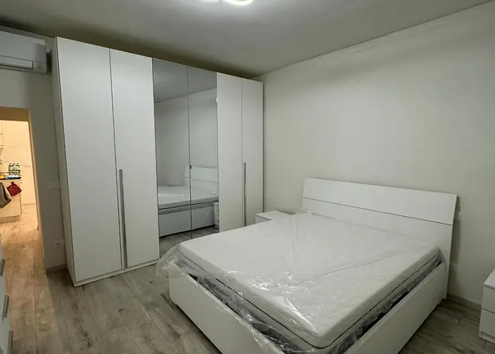 Spacious & Trendy 2Br Apartment