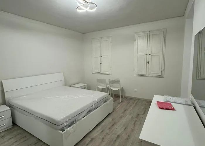 Spacious & Trendy 2Br Apartment